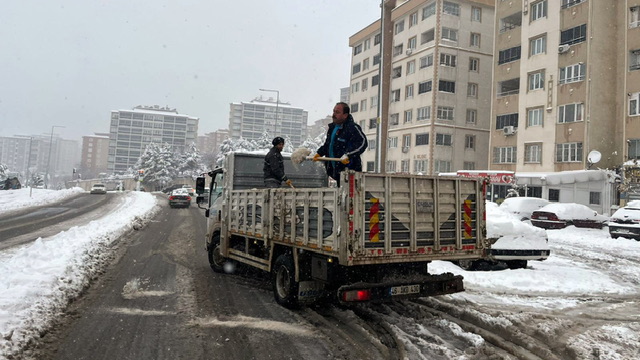 KASKİ’den 53 Araçla Karla Mücadeleye Destek