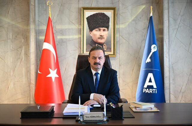 YAVUZ AĞIRALİOĞLU’NDAN YENİ YIL MESAJI: SENENİZ GÜZEL OLSUN