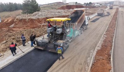 Büyükşehir, Yeni Yurtlar İçin Yol İnşa Ediyor