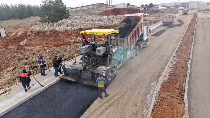 Büyükşehir, Yeni Yurtlar İçin Yol İnşa Ediyor