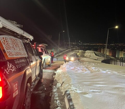Mahsur Kalan Vatandaş İçin Çalışmalar Sürüyor