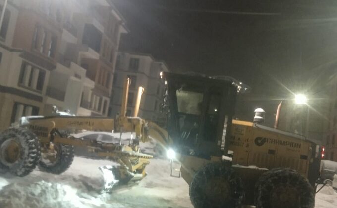 Pazarcık Belediyesi Karla Mücadeleyi Sürdürüyor