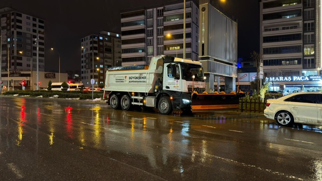 Büyükşehir Kar Alarmında; Ekipler Gece Boyunca Sahada
