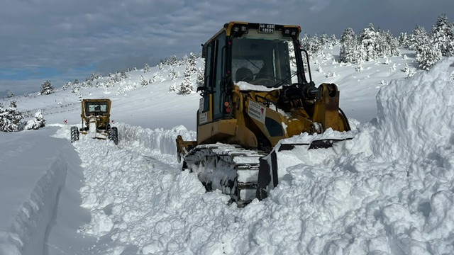 Büyükşehir, Kırsalda Karla Mücadelesini Kesintisiz Sürdürüyor