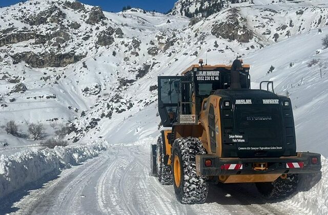 Büyükşehir’in Kırsalda Karla Mücadelesi Kesintisiz Sürüyor