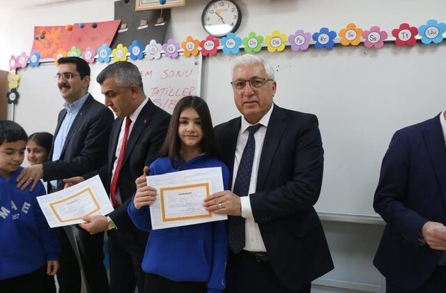 Başkan Haydar İkizer, Öğrencilerin Karne Sevincine Ortak Oldu