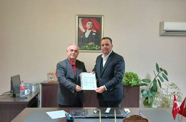 Halit Orhan Mazbatasını Aldı: “Esnafımıza Mahcup Etme Yarabbi”