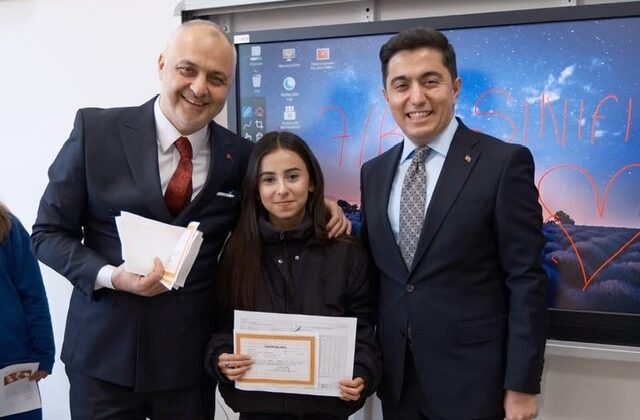 Başkan Gökşen Öğrencilerin Karne Sevincine Ortak Oldu