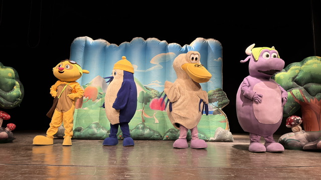 “Kaptan Pengu ve Arkadaşları” Minikler İçin Sahnedeydi