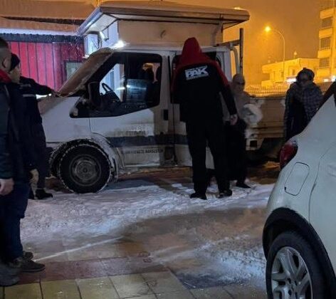 Pazarcık Belediyesi Yoğun Kar Yağışına Karşı Sahada