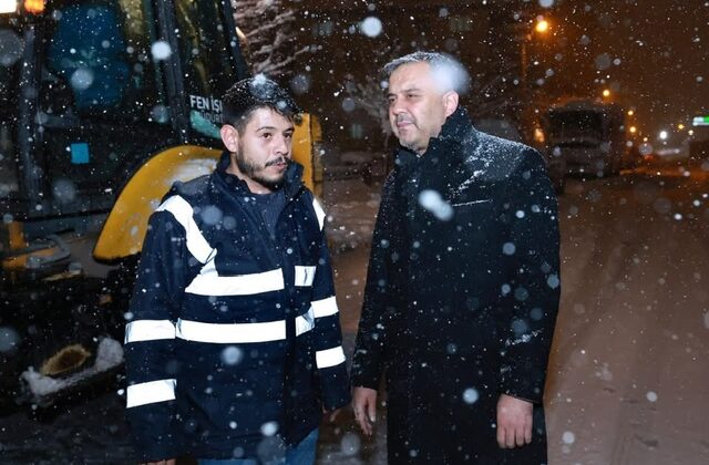Onikişubat Belediyesi Kar Yağışına Karşı Teyakkuzda