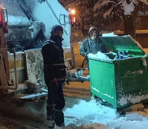 Onikişubat Belediyesi’nden Zorlu hava  Şartlarında  Kesintisiz Temizlik Hizmeti