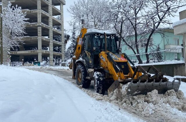 Dulkadiroğlu Belediyesi Karla Mücadeye devam ediyor