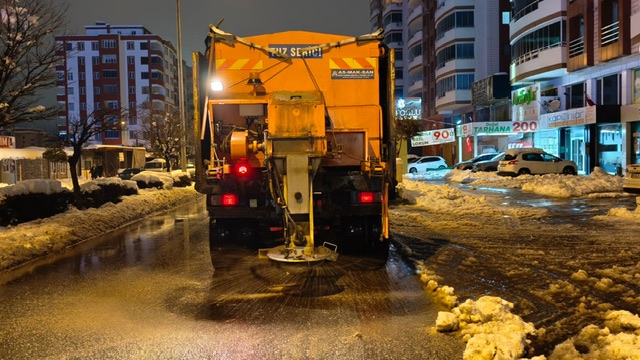 Şehir Merkezinde Arterler Ulaşıma Açık, Buzlanmaya Geçit Yok