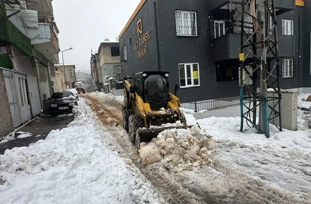 Dulkadiroğlu’nda Karla Mücadele Aralıksız Sürüyor