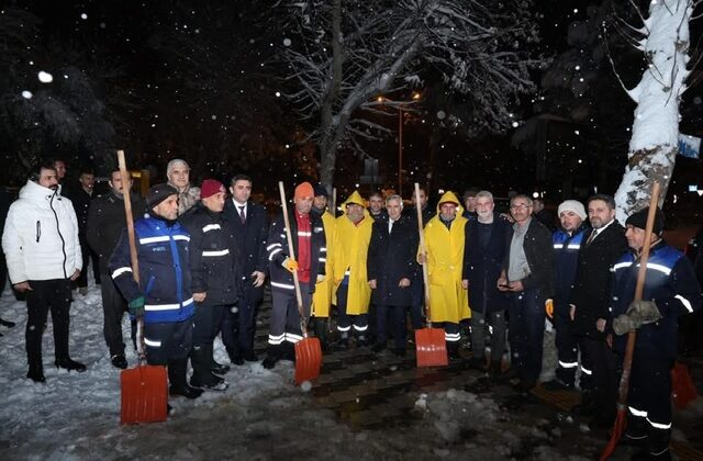 Vali Ünlüer’den Yılbaşı Gecesi Güvenlik ve Hizmet Noktalarına Ziyaret