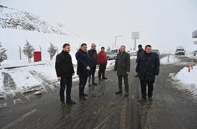 Türkoğlu Belediyesi Karla Mücadelede Tüm Ekipleriyle Sahada