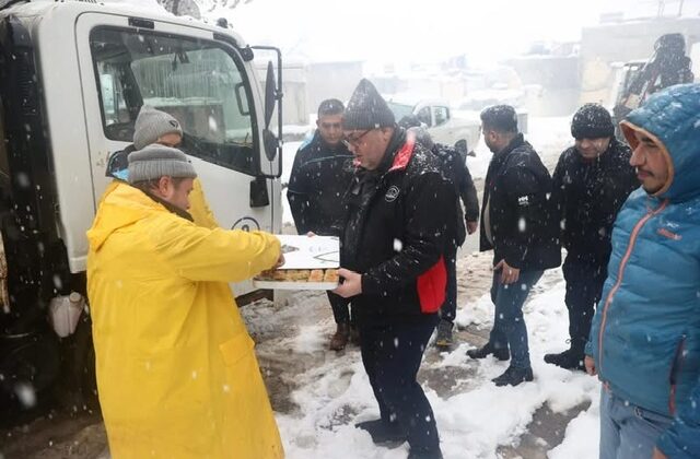 Başkan Akpınar’dan Karla Mücadele Ekiplerine Moral Ziyareti