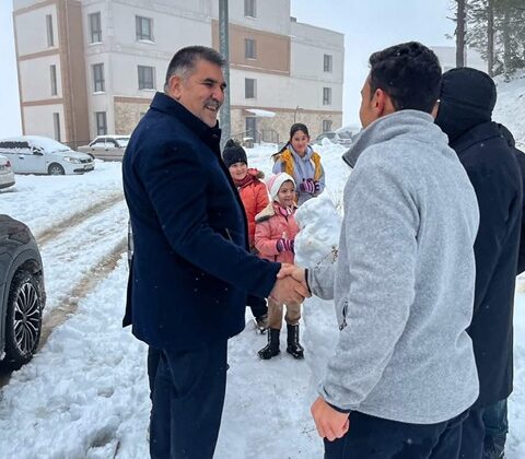 Türkoğlu Belediyesi’nden Yoğun Kar Mesaisi