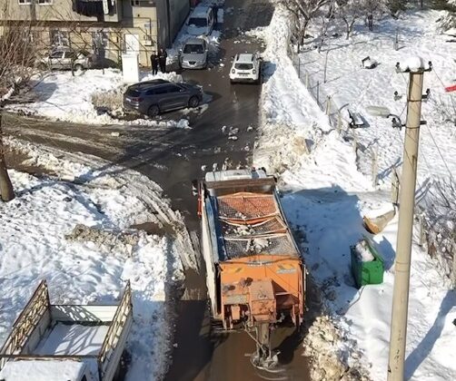 Onikişubat Belediyesi’nden Kar ve Buzlanmaya Karşı Aralıksız Tuzlama Çalışması