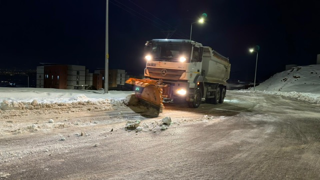 Büyükşehir’den Önsen ve Kurtlar’da Kar ve Buzlanmaya Karşı Etkin Mücadele