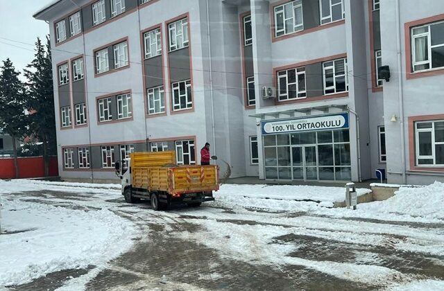 Büyükşehir’den Okul Çevrelerinde Yoğun Kış Mesaisi