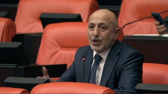 Öztunç’tan AK Parti’ye Geçen Vekile Sert Sözler: “Hepsi Bir, Ben Tekim; Hodri Meydan”