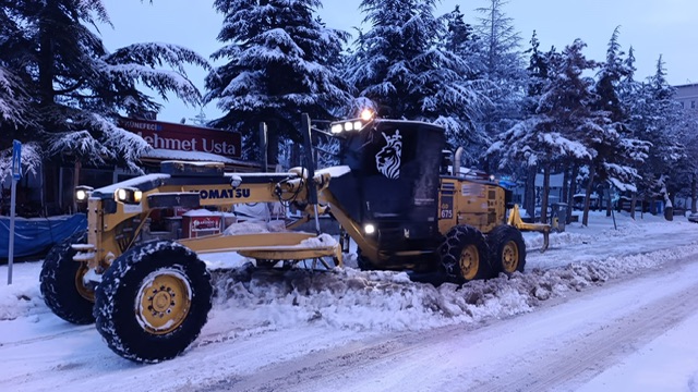 Büyükşehir’den Kesintisiz Kar Mesaisi