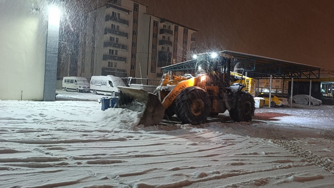 Büyükşehir’den Karla Mücadelede Gece Mesaisi