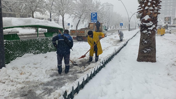 Kar Yağışı Sonrası Yürüyüş Yollarında Güvenlik İçin Büyükşehir Sahada