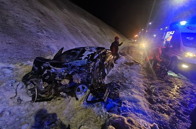 Kahramanmaraş’ta otomobil tıra arkadan çarptı: 2 yaralı