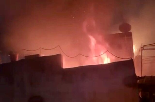 Kahramanmaraş’ta ahşap evde çıkan yangın geceyi gündüze çevirdi