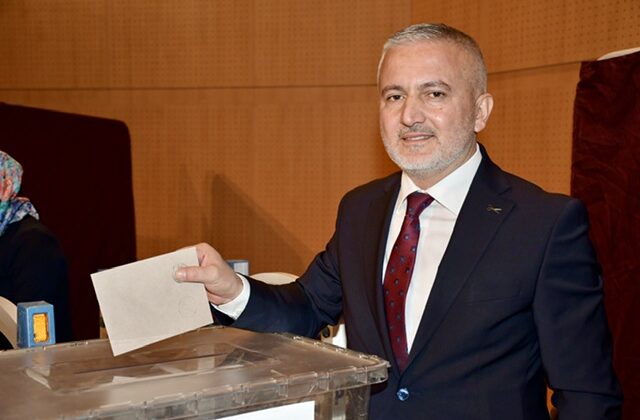 KUNDURACILAR ODASI’NDA ALİ KÖFTE GÜVEN TAZELEDİ
