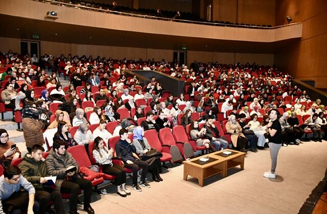 Onikişubat Belediyesi’nin YKS ve KPSS Kazandıran Taktikler Kampı yoğun ilgi gördü