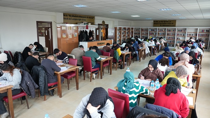 Büyükşehir’den Başarıya Giden Yolda Öğrencilere KPSS Provası