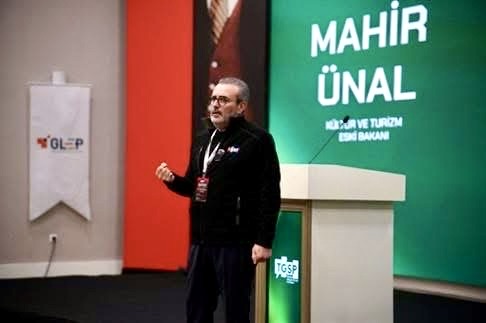 Mahir Ünal: Umut, Yük Almaya Talip Olan Gençliktedir