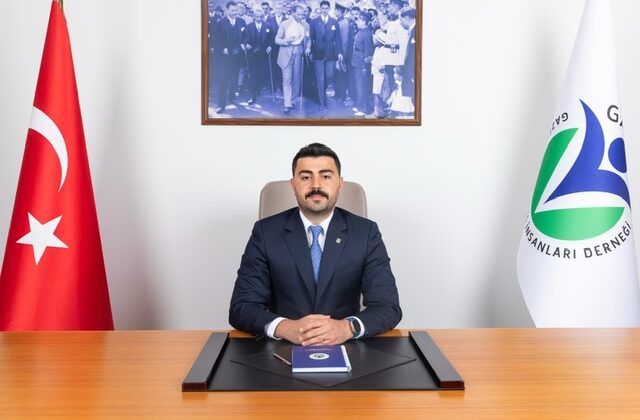 Yiğitcan Konukoğlu; büyük deprem felaketinin yıl dönümünde, hayatını kaybeden tüm vatandaşlarımızı rahmetle anıyor