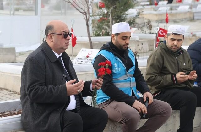 Başkan Akpınar Kapıçam Deprem Şehitliği’ni Ziyaret Etti