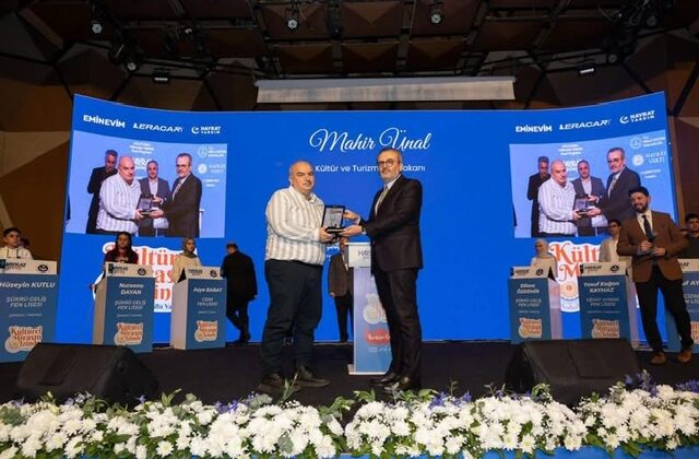 Mahir Ünal, Osmanlı Türkçesi Bilgi Yarışması Finaline Katıldı