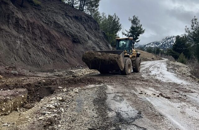 Kırsal Mahalle Yollarında da Görev Başında