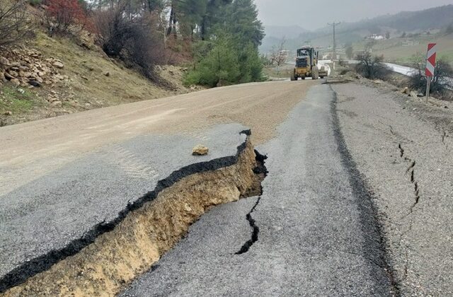 Büyükşehir, Yağışların Oluşturduğu Tahribatları Bir Bir Ortadan Kaldırıyor