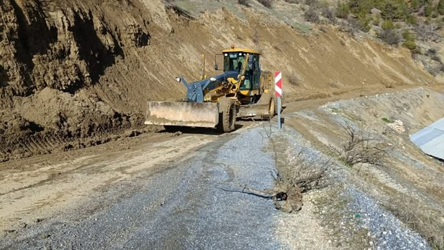 Dulkadiroğlu Belediyesi Sel Sonrası Kapanan Yolda Çalışmaları Sürdürüyor