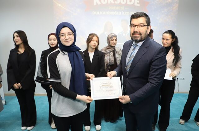 GENÇLER KÜRSÜDE DULKADİROĞLU İLÇE FİNALİ BÜYÜK HEYECANA SAHNE OLDU