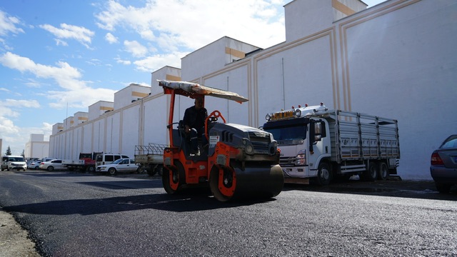 Toptancılar Sitesi’nin Yolu Yenileniyor