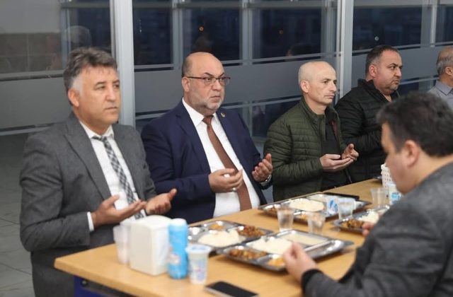 Mehmet Akpınar, İmam Hatip Mezunlarıyla İftar Sofrasında Buluştu