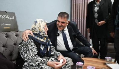 Mehmet Karaca’dan 105 Yaşındaki Rukiye Teyzeye Vefa Ziyareti