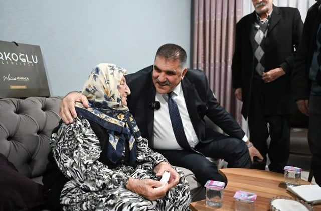 Mehmet Karaca’dan 105 Yaşındaki Rukiye Teyzeye Vefa Ziyareti