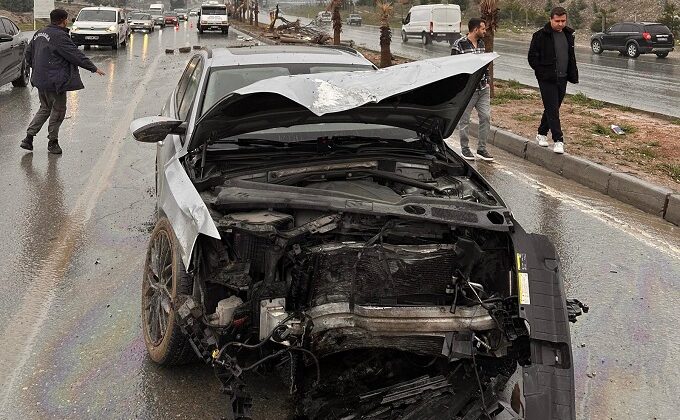 Kahramanmaraş’ta kontrolden çıkan otomobil ağaca çarptı: 1 yaralı
