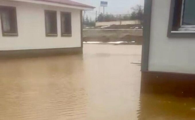 Göksun’da mahalleyi su bastı