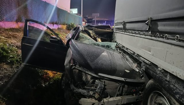 Kahramanmaraş’ta Otomobil Tıra Arkadan Çarptı: 4 Yaralı